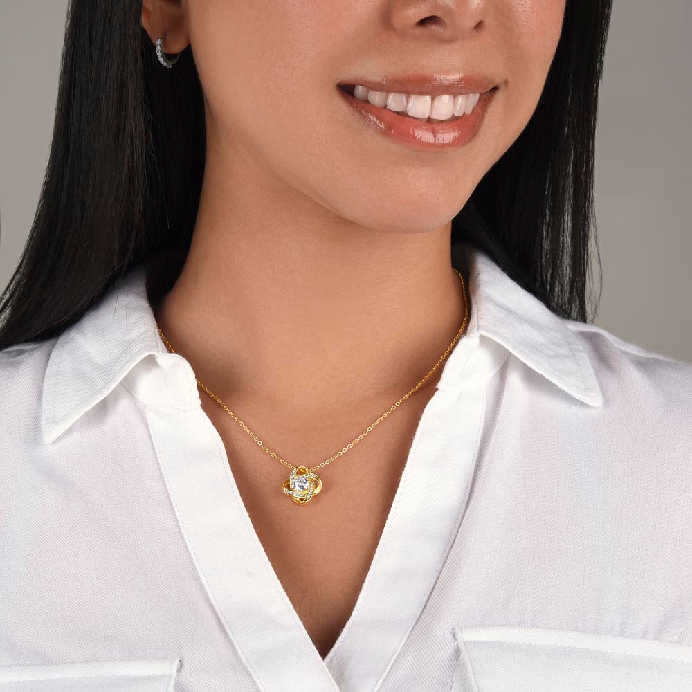 Daughter Gift from Mom， To My Daughter Love Knot Necklace， Gift for Daughter from Mother， Birthday Graduation Christmas Jewelry Gifts for My Beautiful Daugther with Message Card.